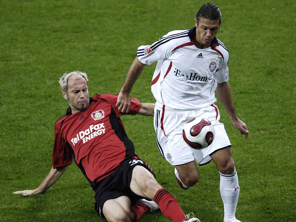 Martin Demichelis del FC Bayern en el partido contra el Bayer 04 Leverkusen en 2007