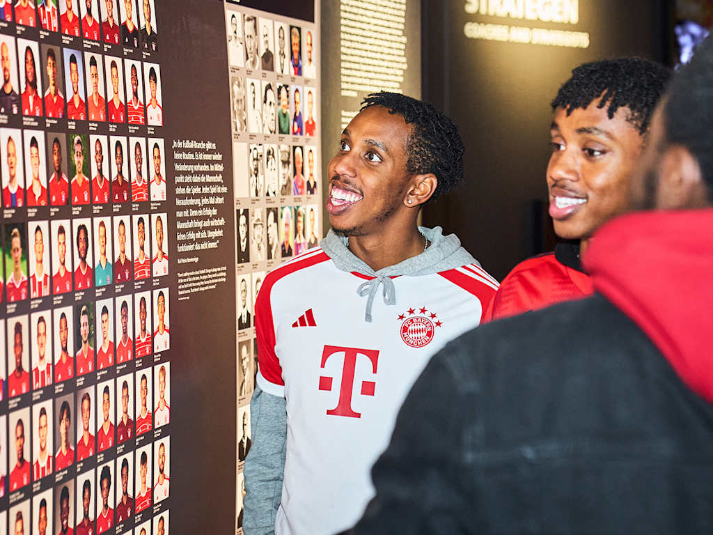 Mitglieder des Fanclubs „Mia San Nashville“ waren zu Besuch beim FC Bayern