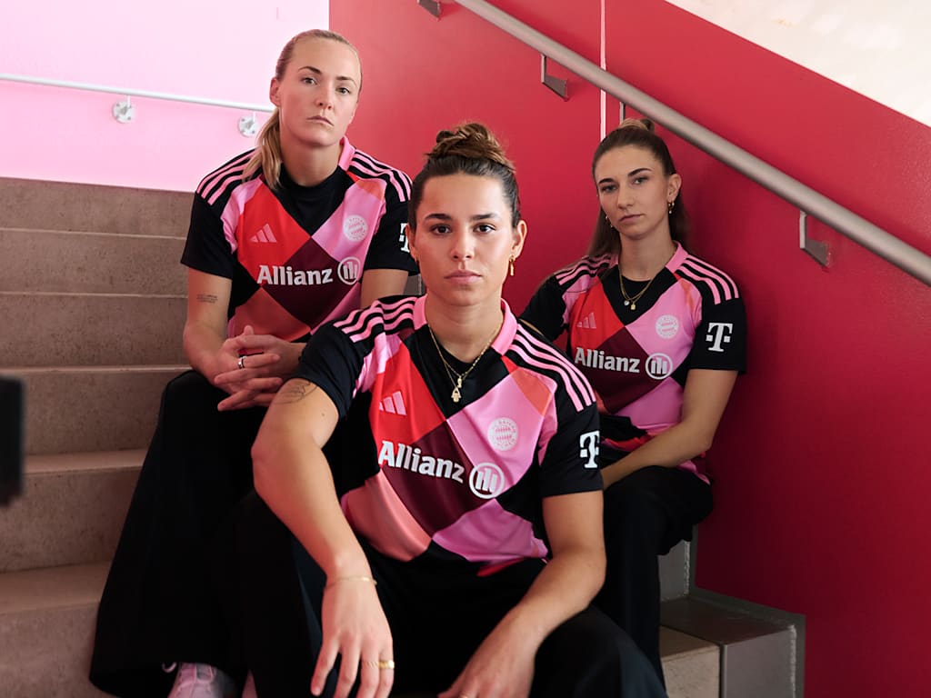 Magdalena Eriksson, Lena Oberdorf und Katharina Naschenweng präsentieren das Sondertrikto mit LeGer by Lena Gercke