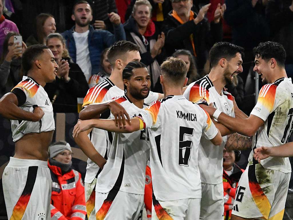 Die deutsche Mannschaft bejubelt ein Tor gegen die Niederlande.