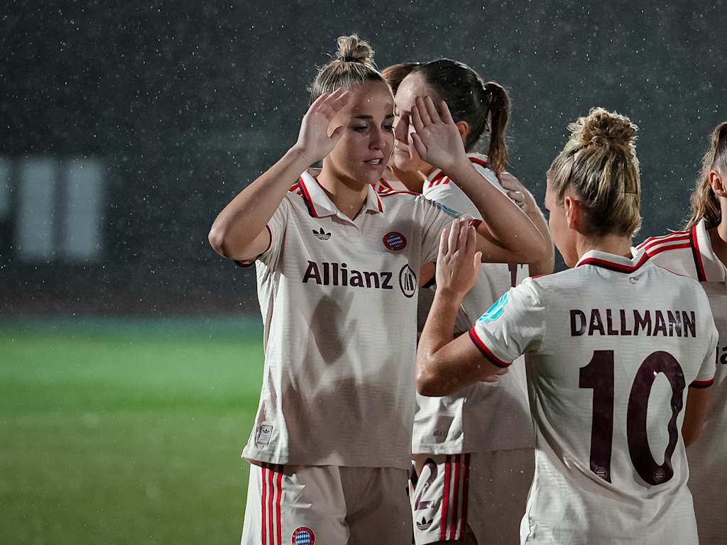 Giulia Gwinn, Linda Dallmann, Jubel, im Auswärtsspiel der FC Bayern Frauen bei Juventus Turin