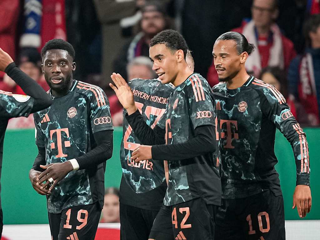 Jugada del partido entre el 1. FSV Mainz 05 y el FC Bayern correspondiente a la segunda ronda de la Copa DFB 2024/25