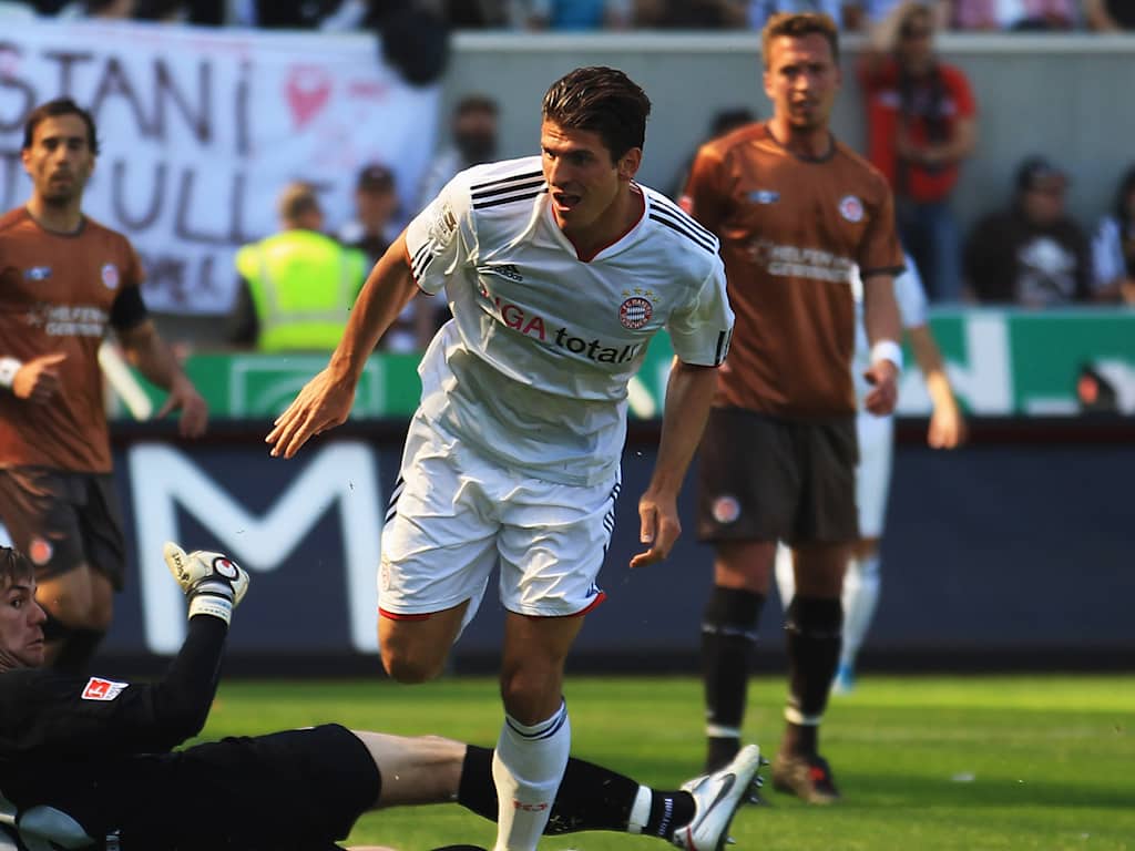 Mario Gomez partido Bundesliga St. Pauli