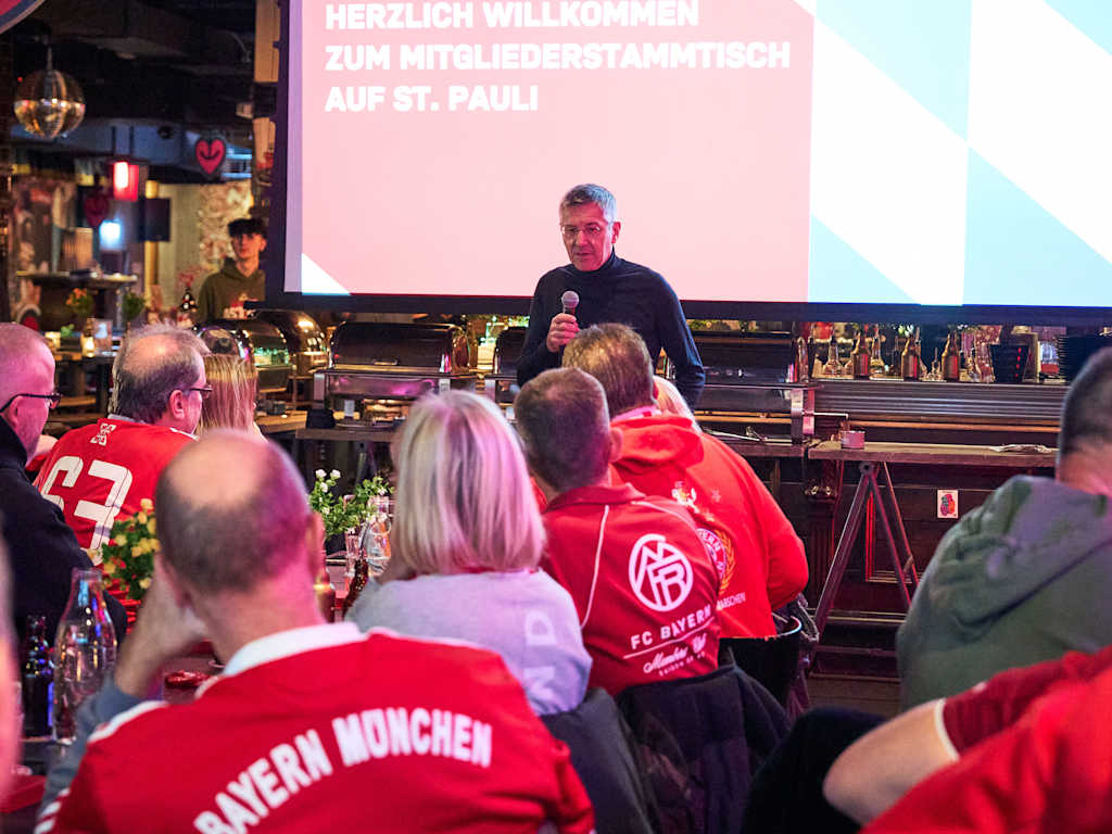 Herbert Hainer speaking at Bayern's members' get-together in St. Pauli
