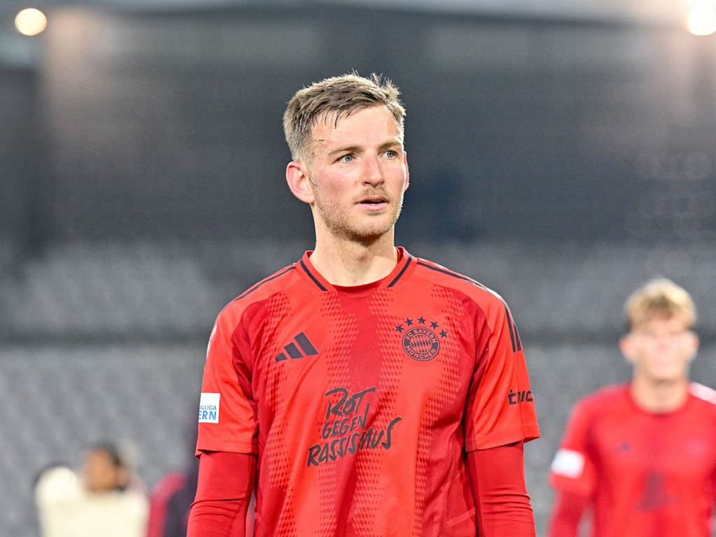 Timo Kern, Kapitän der FC Bayern Amateure, im Anschluss an eine Partie im Grünwalder Stadion.