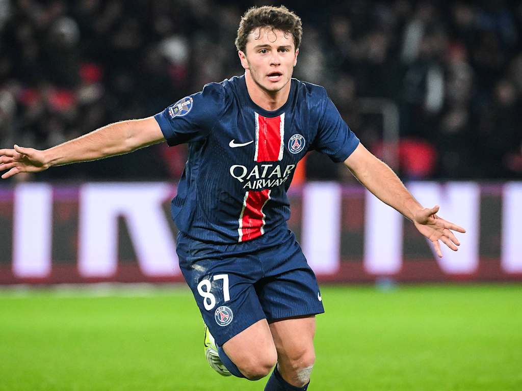 João Neves of Paris Saint-Germain celebrates his goal in the 3-0 win over FC Toulouse.