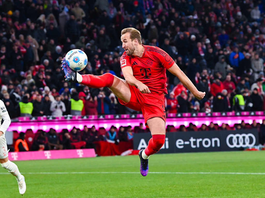 Harry Kane con su hábil gol para hacer el 3-0 definitivo