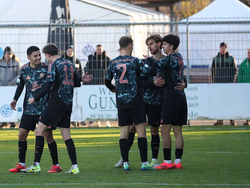Jubel der FC Bayern Amateure gegen Aschaffenburg