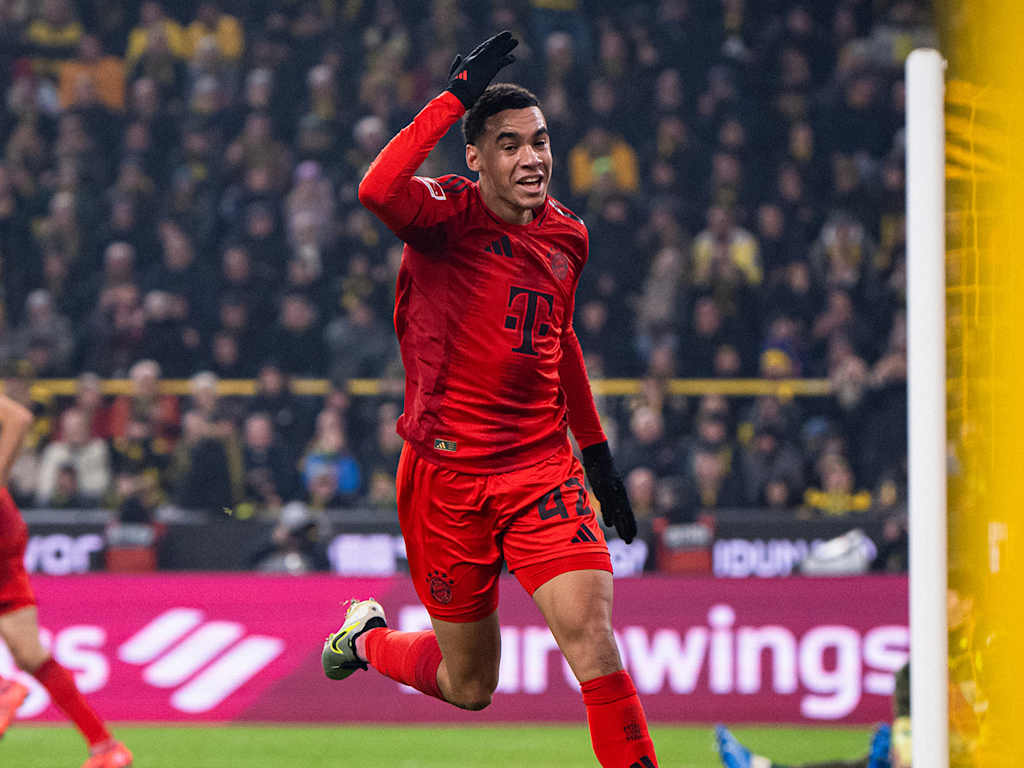 Jamal Musiala celebra un gol contra el Borussia Dortmund