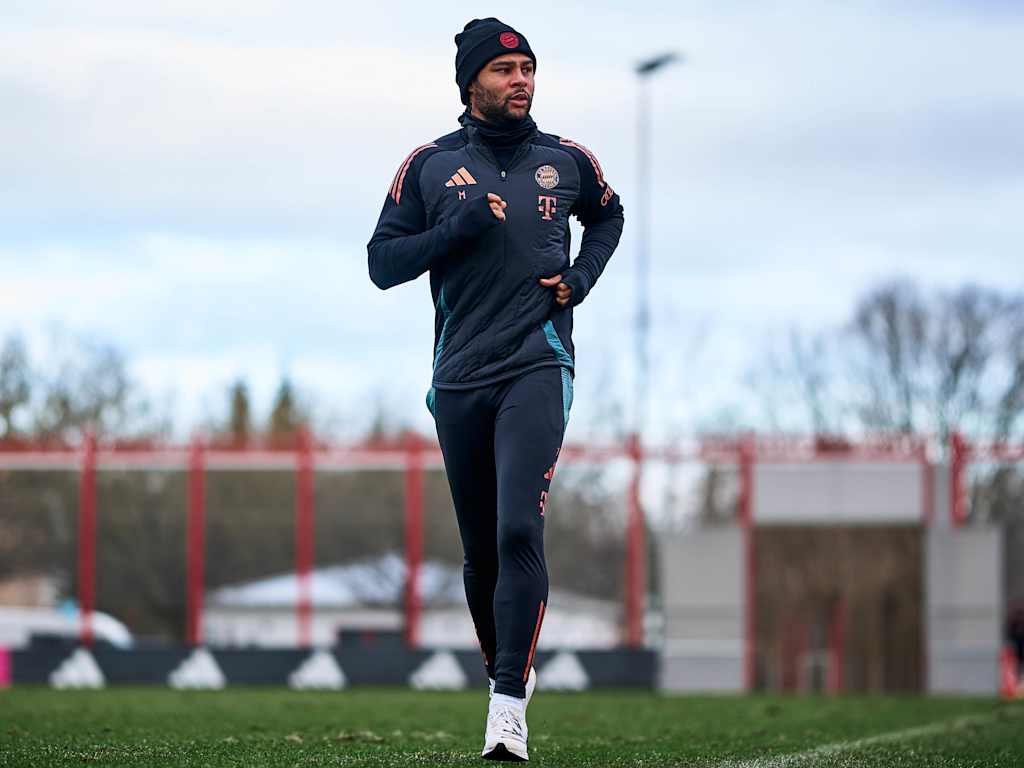 Serge Gnabry running