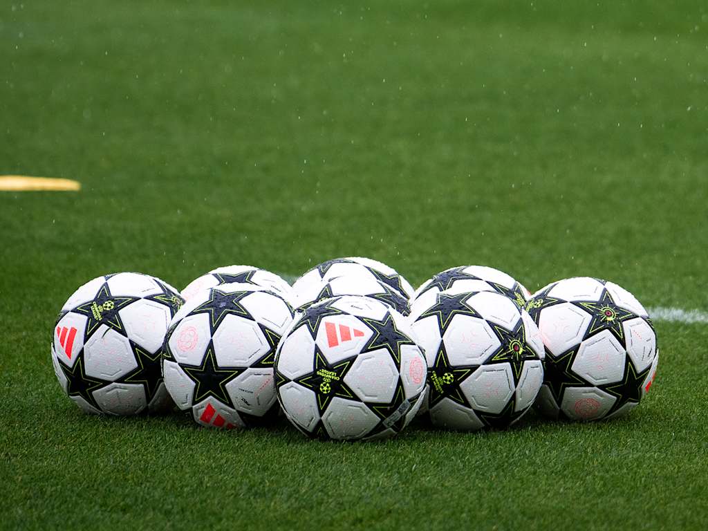 Champions League balls Bayern training