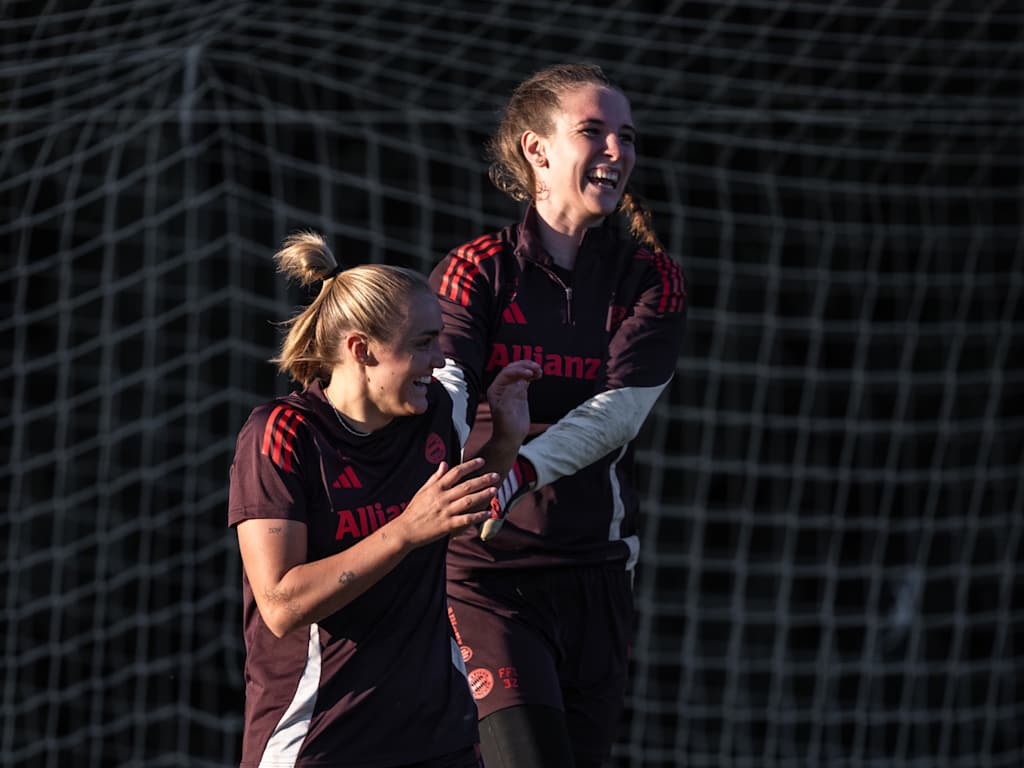 Georgia Stanway Ena Mahmutovic FC Bayern Women Training