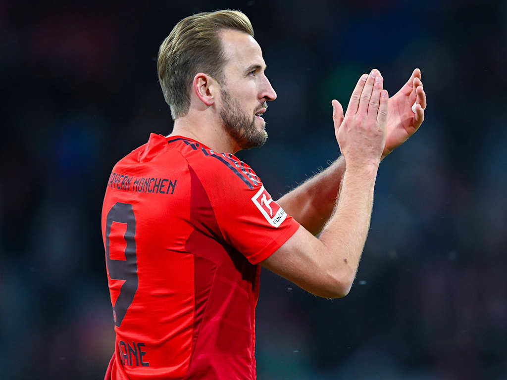 Harry Kane klatscht in die Hände nach dem Spiel gegen Augsburg