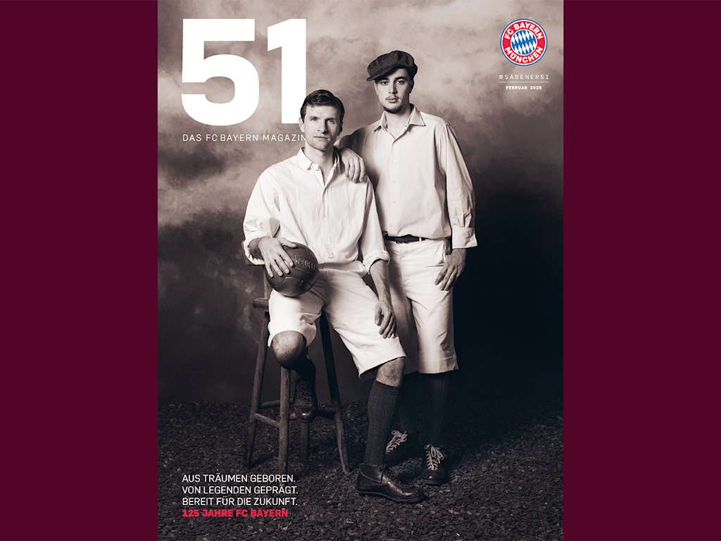 Cover des FC Bayern-Magazins 51 Februar 2025 mit Thomas Müller und Aleksandar Pavlovic in historischen Outfits.