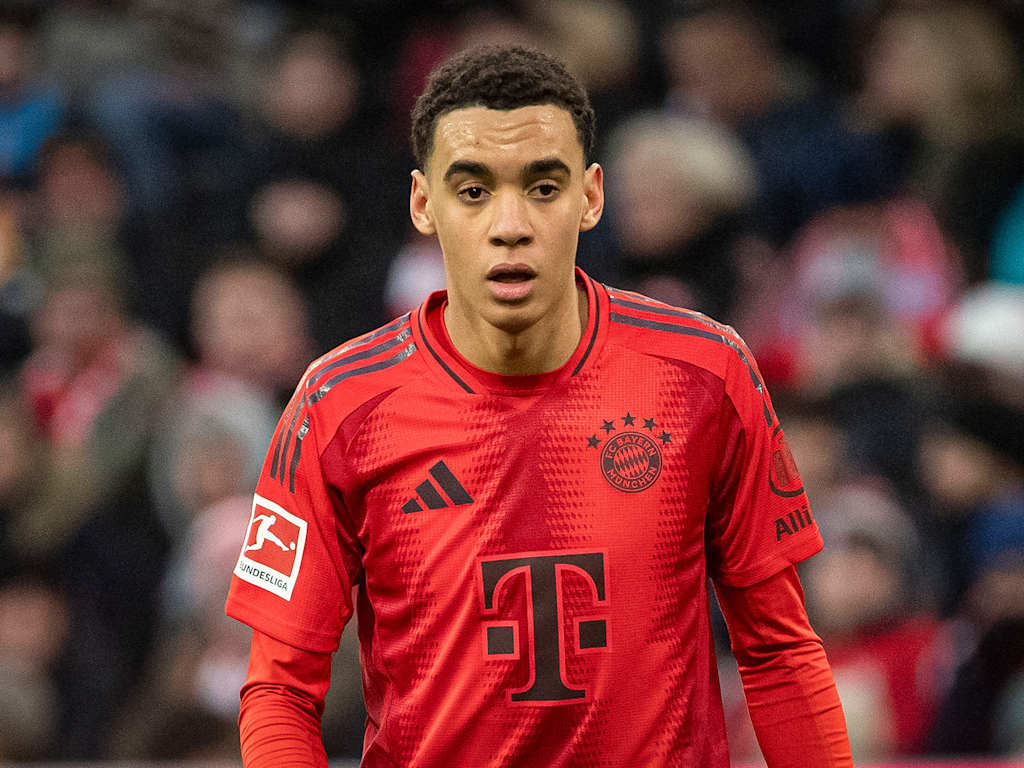 Jamal Musiala im Spiel des FC Bayern gegen Holstein Kiel