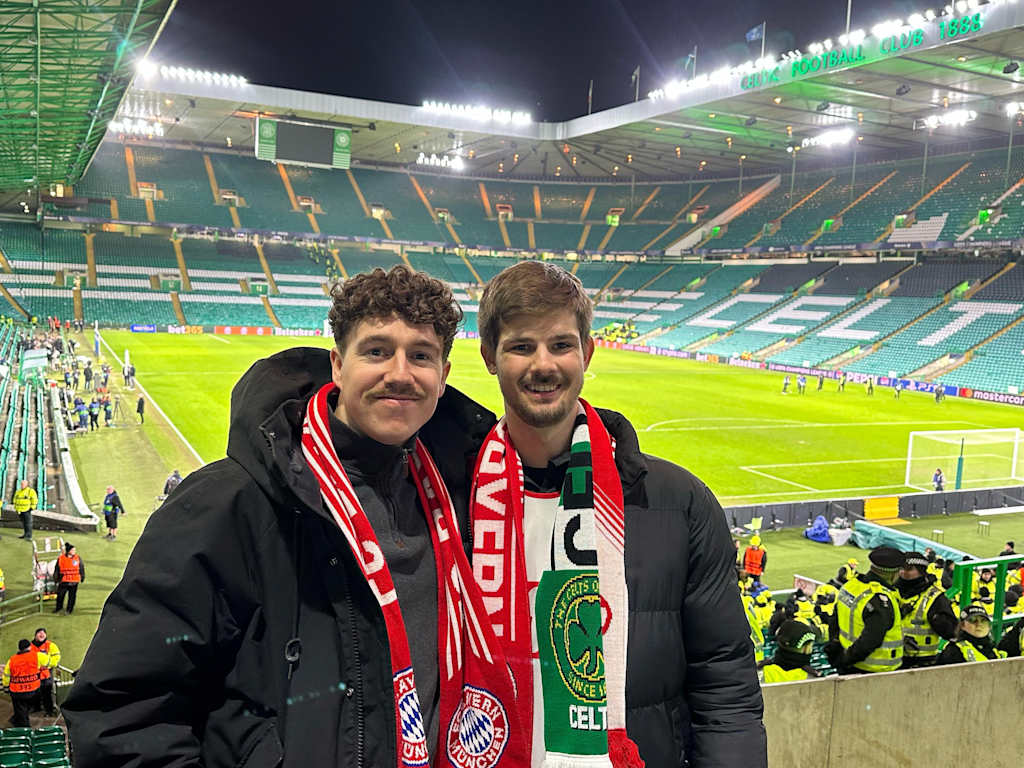FC Bayern Fans im Celtic Park in Glasgow