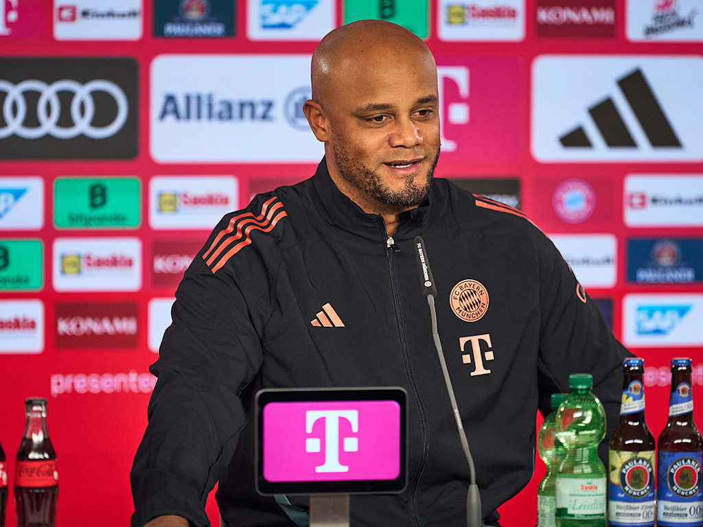 FC Bayern-Trainer Vincent Kompany spricht im Pressetalk vor dem Spitzenspiel bei Bayer 04 Leverkusen.