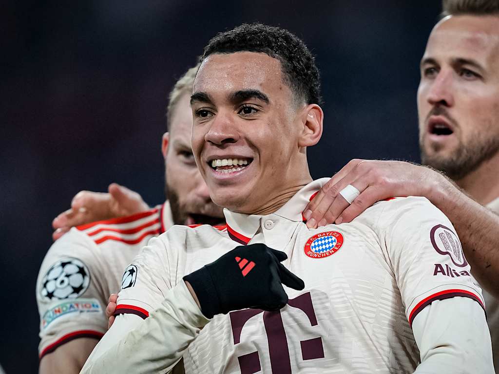 Spielszene aus der Partie FC Bayern - Bayer 04 Leverkusen