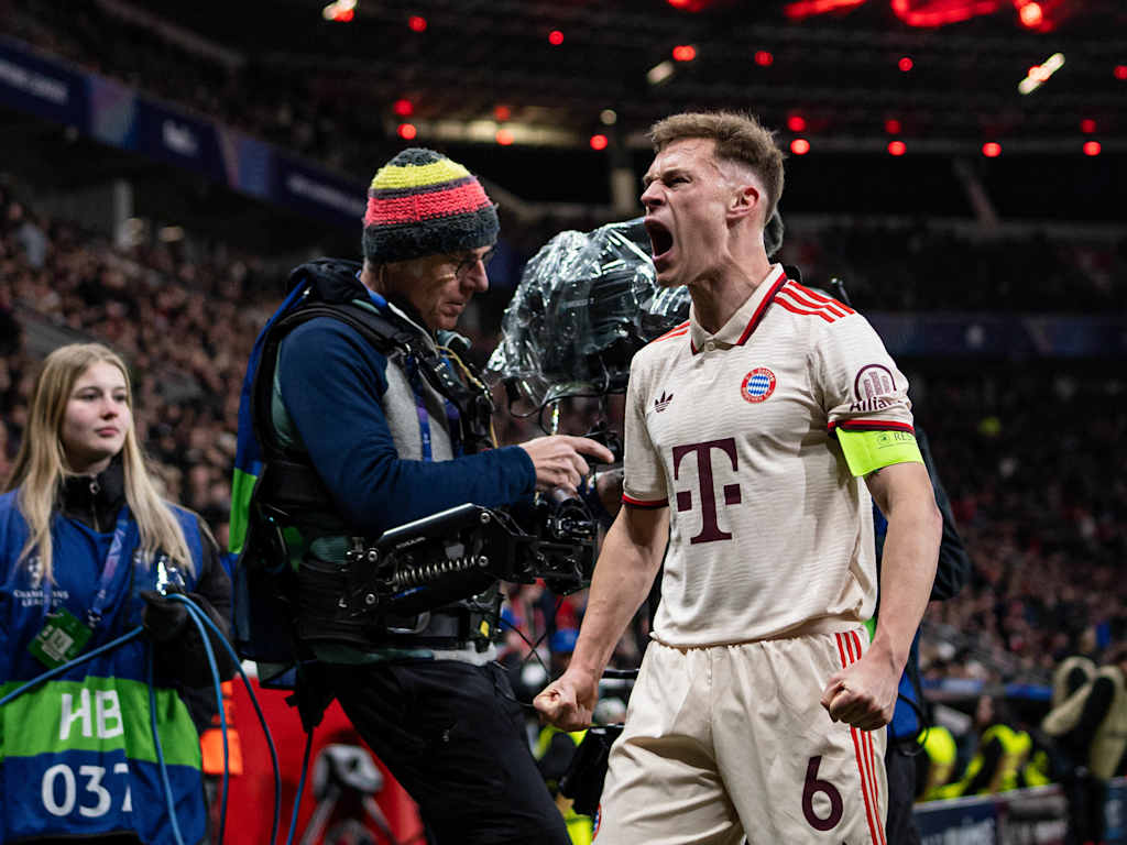 Kimmich jubelt im Champions League-Spiel Bayer 04 Leverkusen - FC Bayern