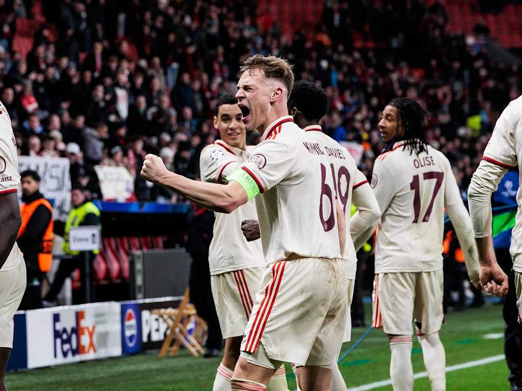 Joshua Kimmich jubelt im Champions League-Trikot gegen Leverkusen