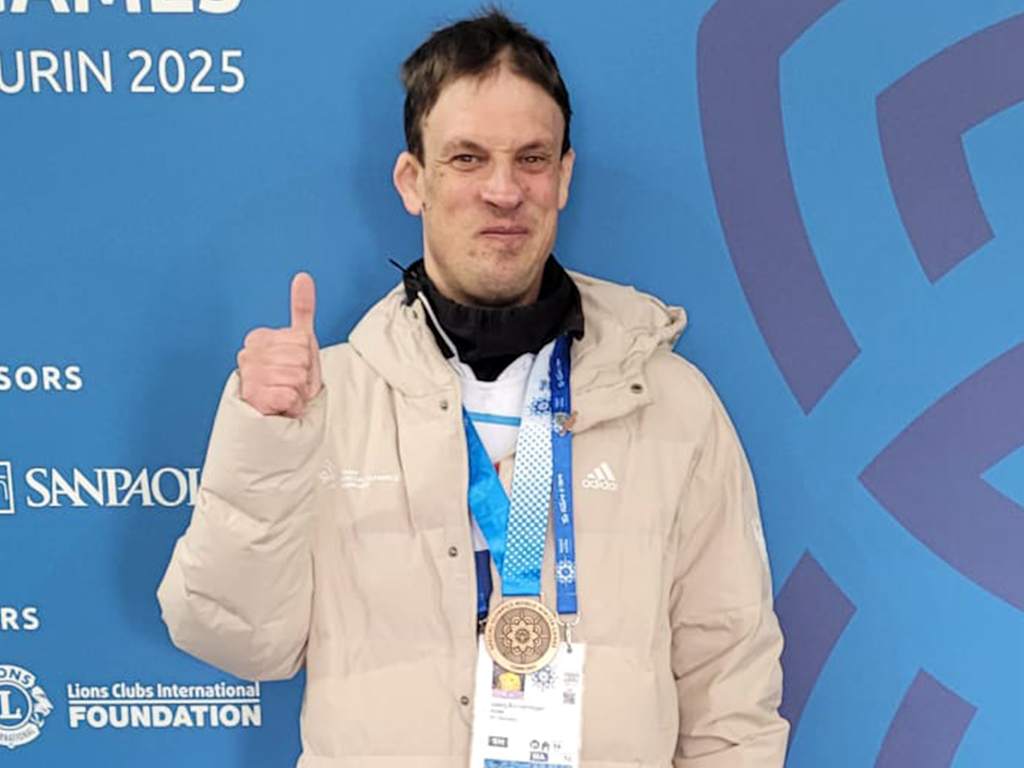 Georg Emmerdinger mit der Goldmedaille der Special Olympiccs
