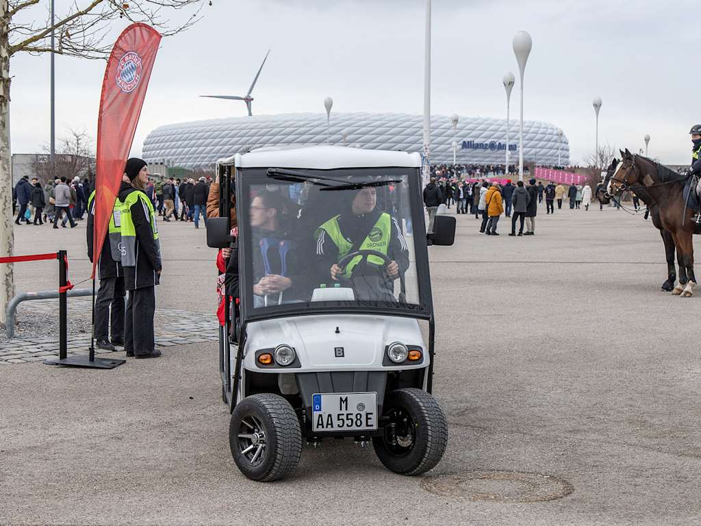 Bei Heimspielen des FC Bayern wird ein mobiler und unkomplizierter Shuttle-Service angeboten.