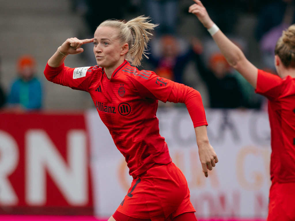 Lea Schüller jubelt nach ihrem Tor.