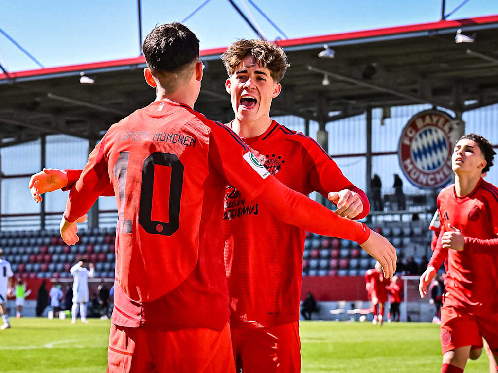 Spielszene aus dem Duell FC Bayern U19 gegen FC Schalke 04 U19
