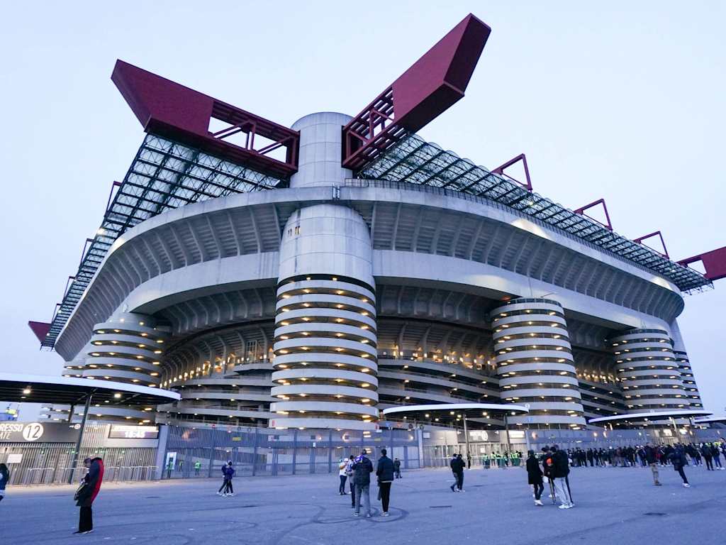 Außenansicht des Giuseppe-Meazza-Stadions in Mailand