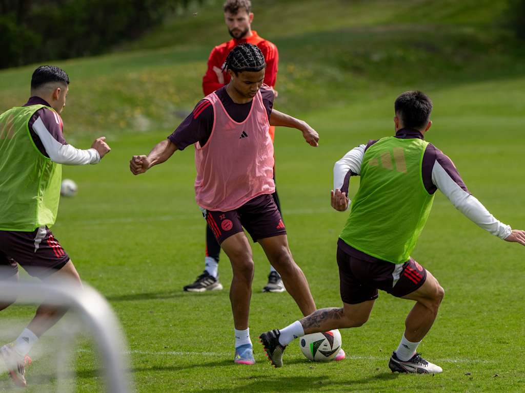 Die FCB-Amateure während einer Trainingseinheit an der Säbener Straße.