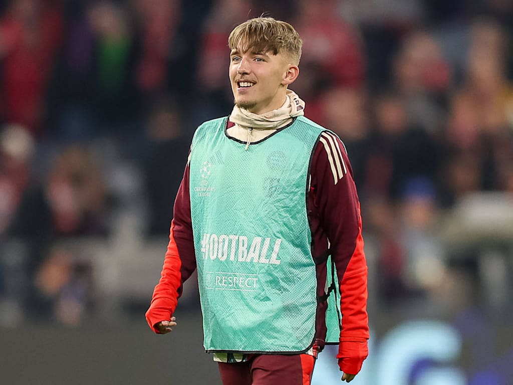 Lennart Karl vor dem Spiel gegen Inter Mailand in der Allianz Arena.