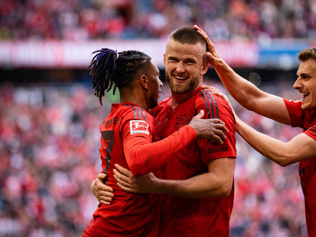 Eric Dier celebra el gol al Mainz con Michael Olise
