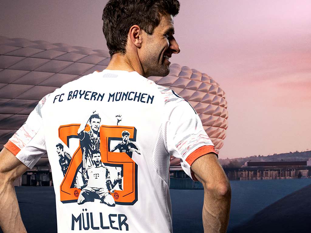 FC Bayern's new away jersey for the 2025/26 season in white, grey and bright coral.