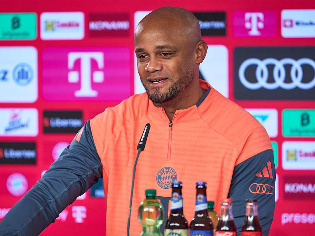 Vincent Kompany im Pressetalk des FC Bayern