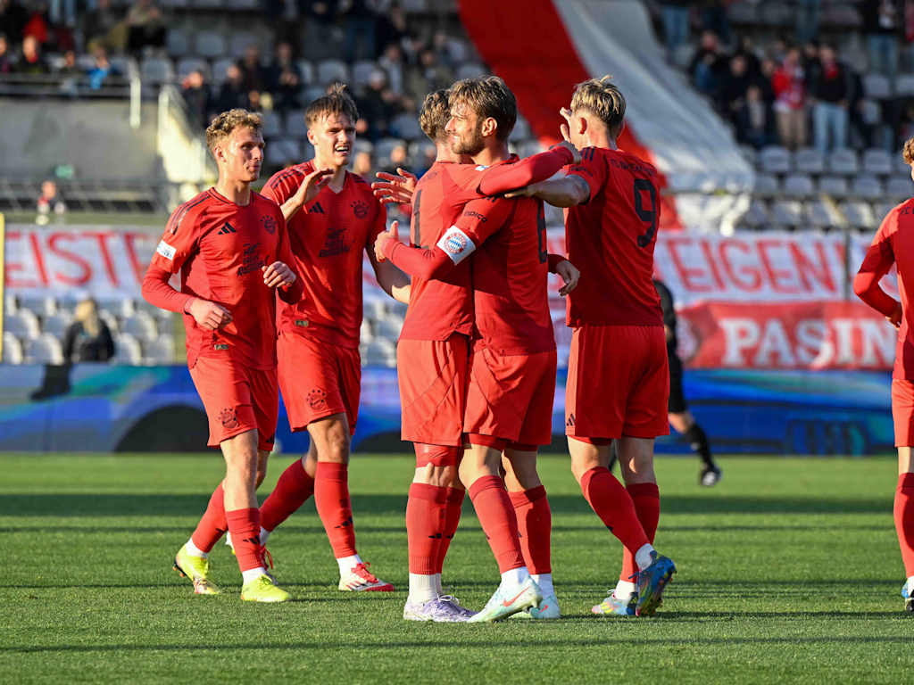 Jubel bei den FC Bayern Amateuren im Spiel gegen Türkgücü.