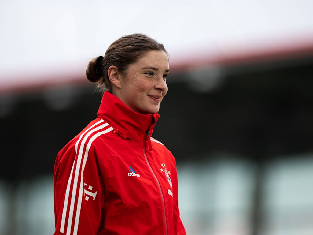 Karólína Lea Vilhjálmsdóttir preparing for a home game with FC Bayern Women at the FC Bayern Campus.