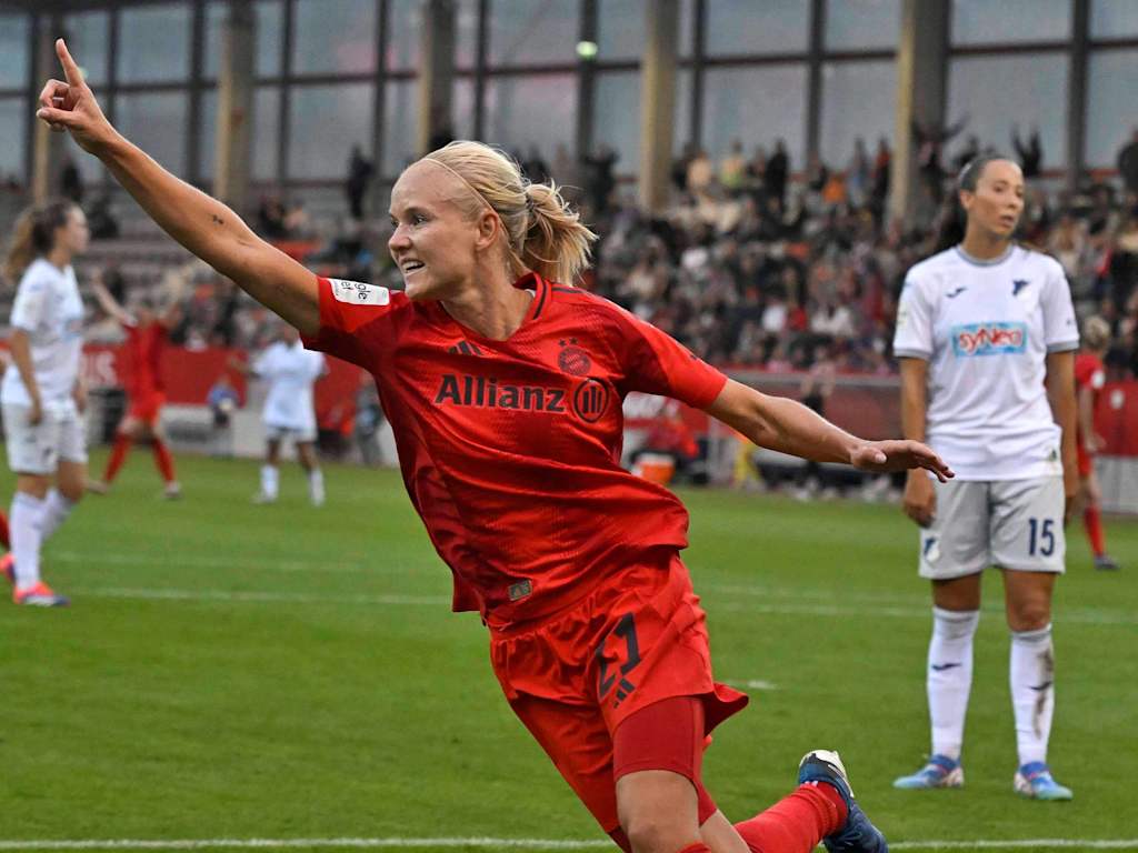 Pernille Harder beim Torjubel mit erhobenen Finder im Heimspiel gegen die TSG Hoffenheim.