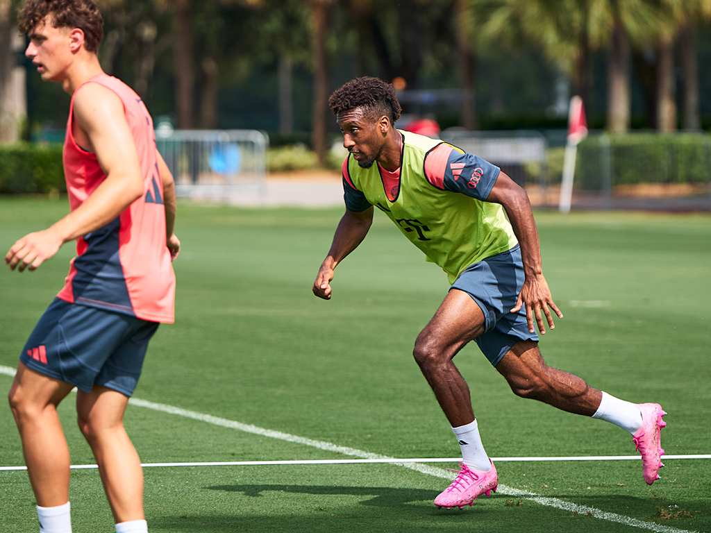 Kingsley Coman sets off on a sprint in FC Bayern training in Orlando