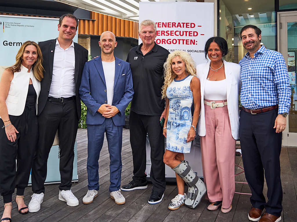 Participants at the opening of "FC Bayern München during National Socialism: Victims, Followers, Perpetrators" in Miami with FC Bayern legend Stefan Effenberg