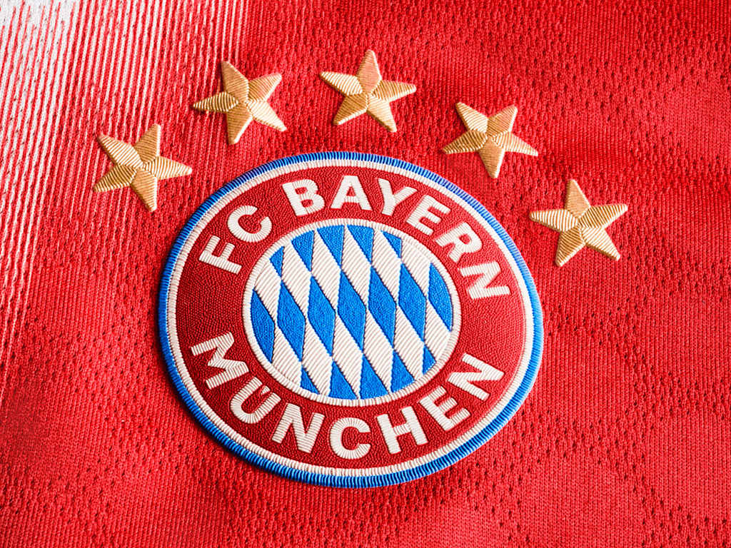 FC Bayern logo on home jersey 2025-26