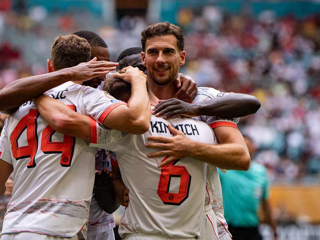 Leon Goretzka jubelt mit den Teamkollegen nach dem Tor zm 1:0 gegen Flamengo bei der Klub-WM