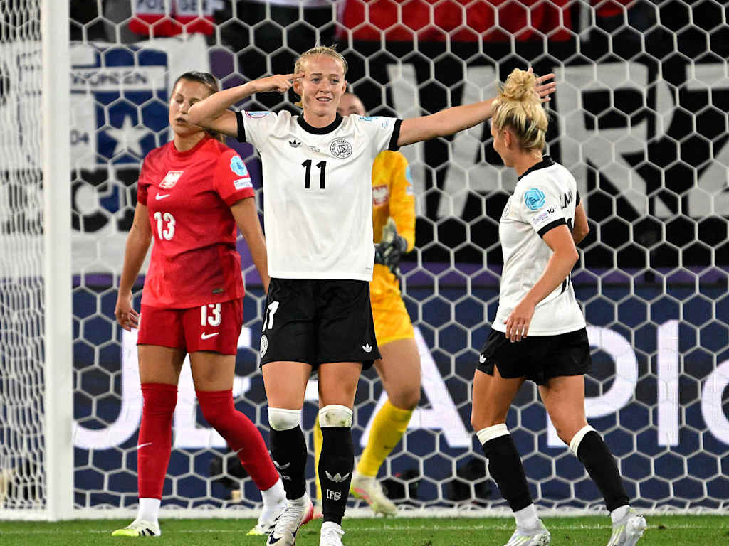 Lea Schüller jubelt zum Tor für die DFB-Frauen im EM-Spiel gegen Polen