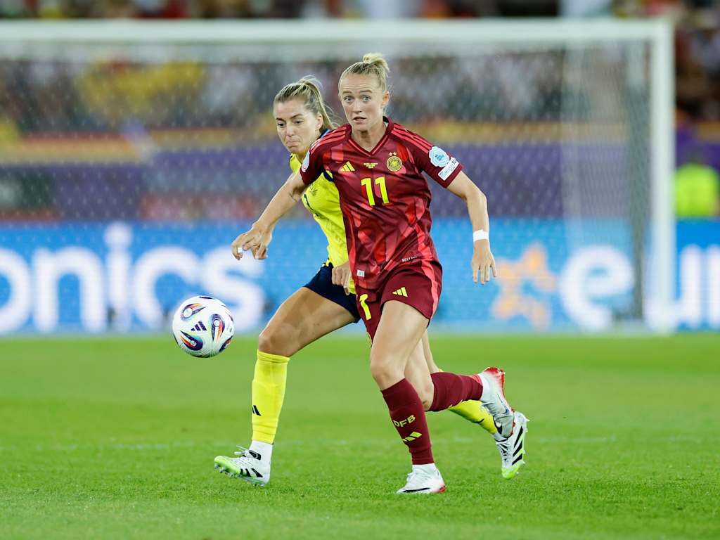 Lea Schüller playing for Germany in the European Championship match against Sweden.