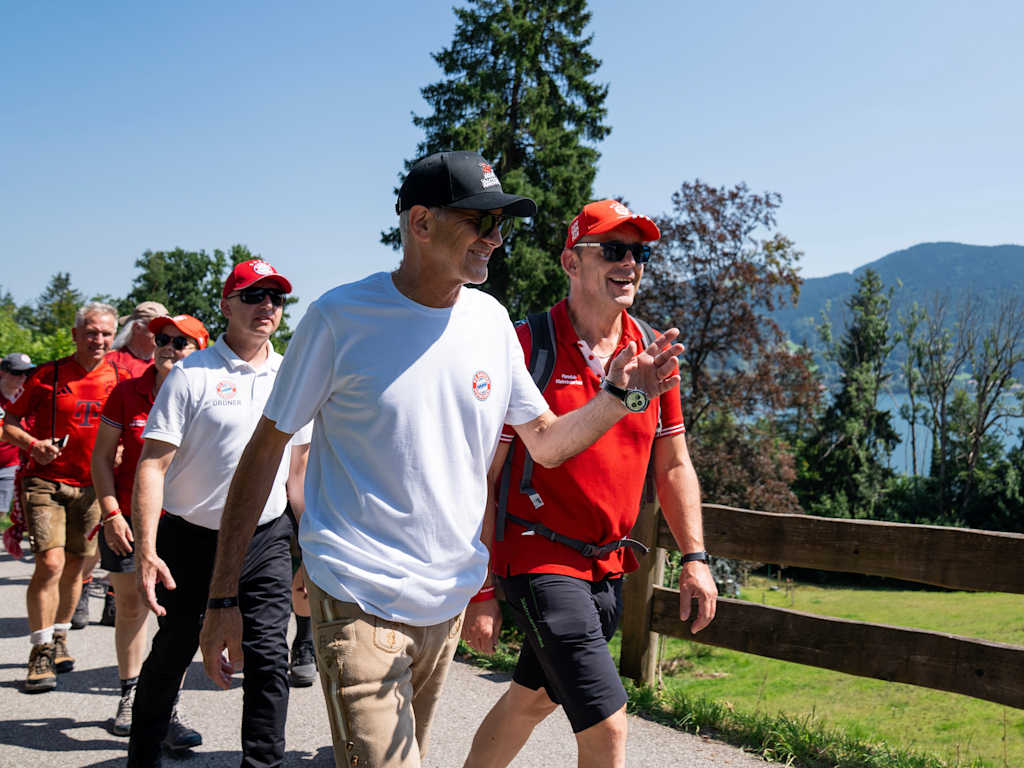 FC Bayern 's promotion walk around Lake Tegernsee