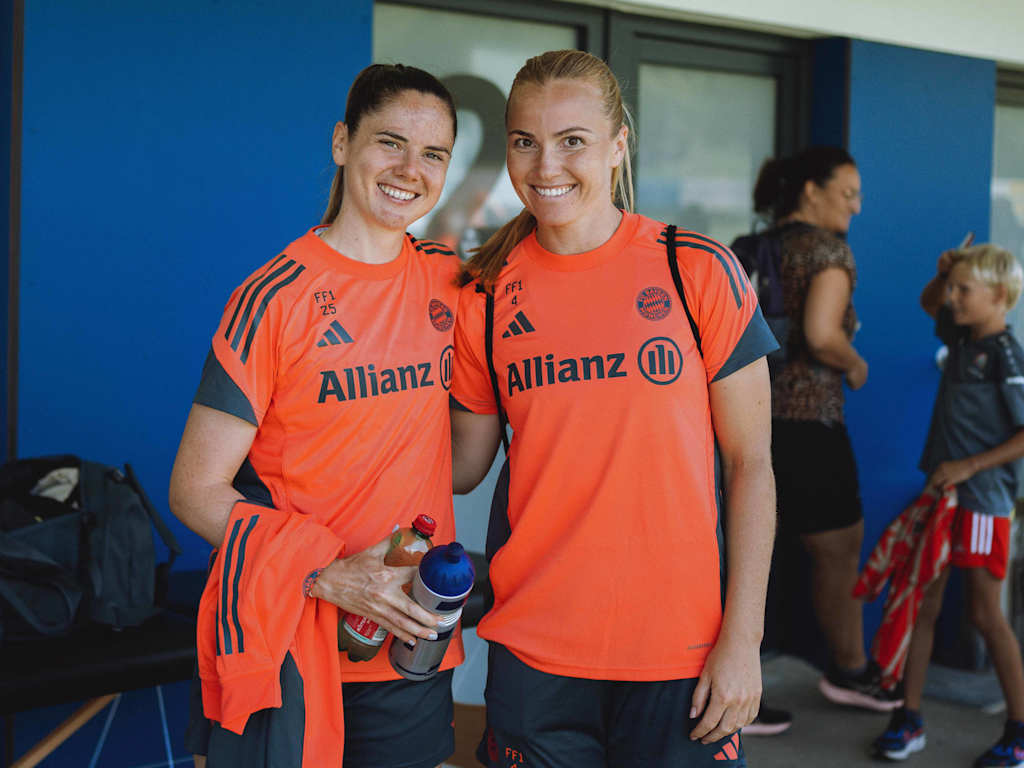 Sarah Zadrazil, Glódís Perla Viggósdóttir, FC Bayern Women, Training