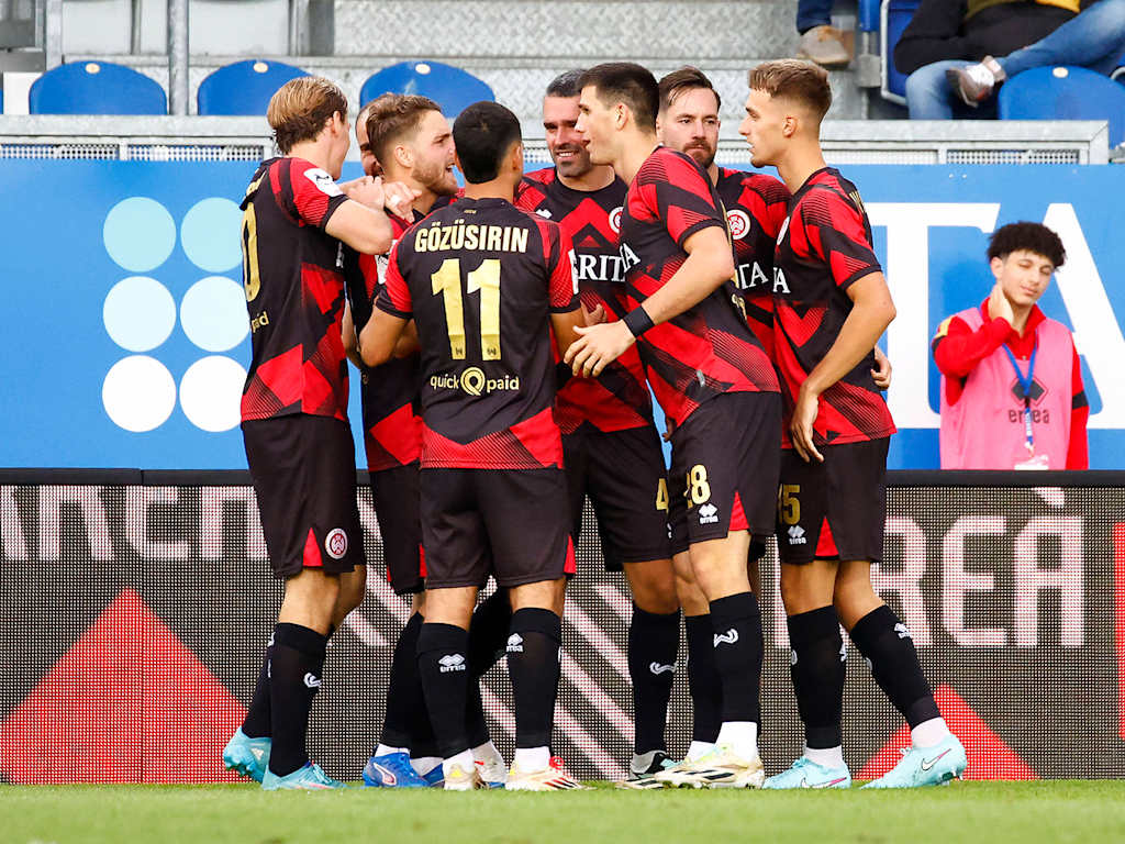 The SV Wehen Wiesbaden players celebrate a goal.