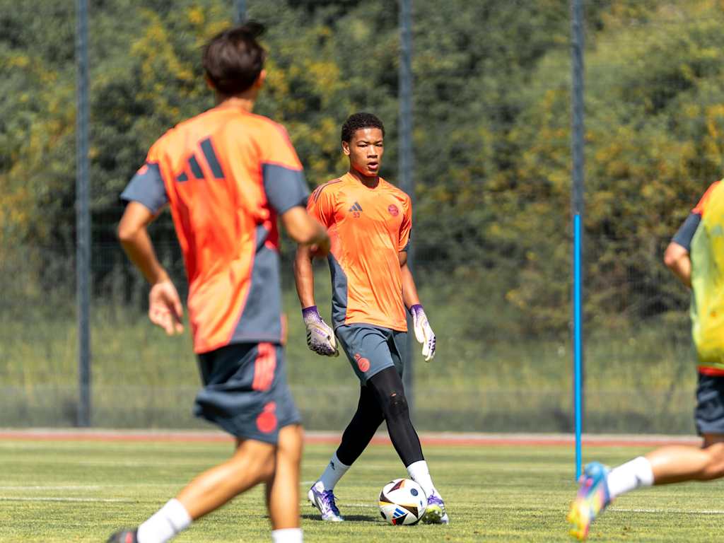Leo Prescott im Training der U19 des FC Bayern.