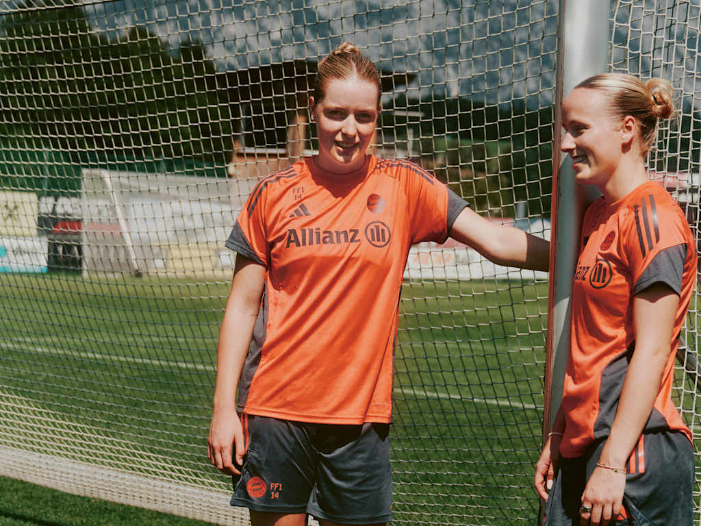 Franziska Kett und Alara Sehitler im Training der FC Bayern Frauen