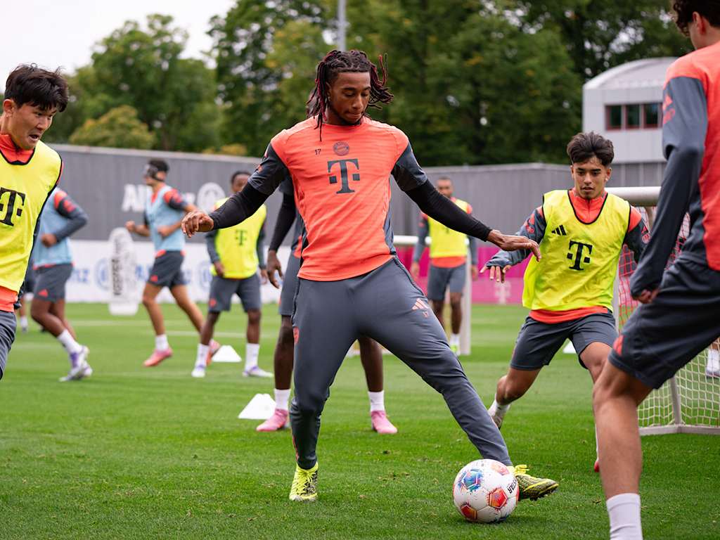 Michael Olise Training Bayern Hamburg