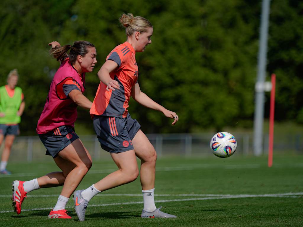 Focus on Freiburg: Vanessa Gilles and Alara Şehitler working hard in training.